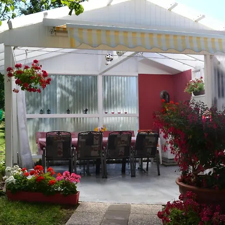 Fuer Drei Personen Mit Terrasse *